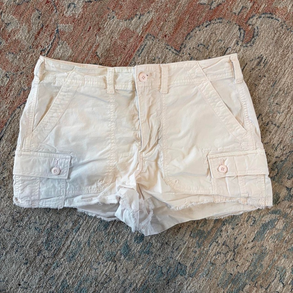American Eagle Women Cream Low Rise Cargo Utility Shorts Size 4 Y2K Frayed Hem